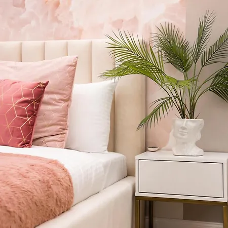 Lägenhet New Praga Ladies' & Gentlemen's By Bookinghost *