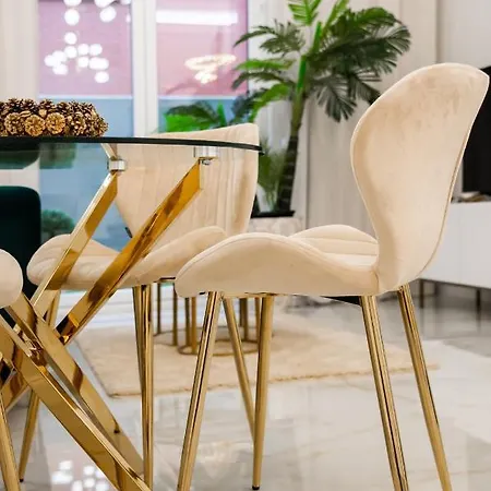 New Praga Ladies' & Gentlemen's By Bookinghost Варшава