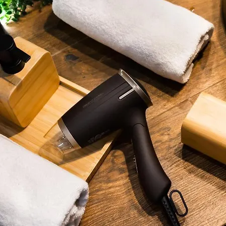 New Praga Ladies' & Gentlemen's By Bookinghost